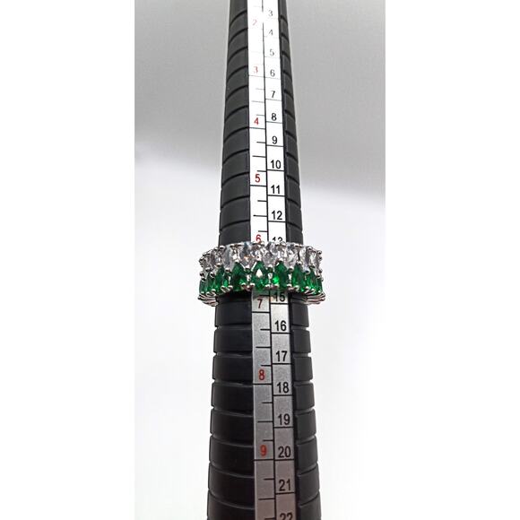 Silver Band Ring Green Clear CZ Eternity Style Size 6.5 Sparkly Fashion Jewelry - Picture 2 of 3